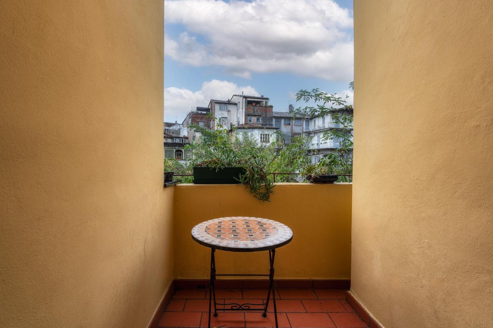 Apartment Anfiteatro Лукка Экстерьер фото
